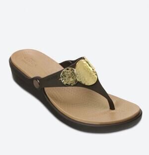 Crocs Womens Sanrah Hammered Circle Wedge Flip Sandals Espresso brown Size 11